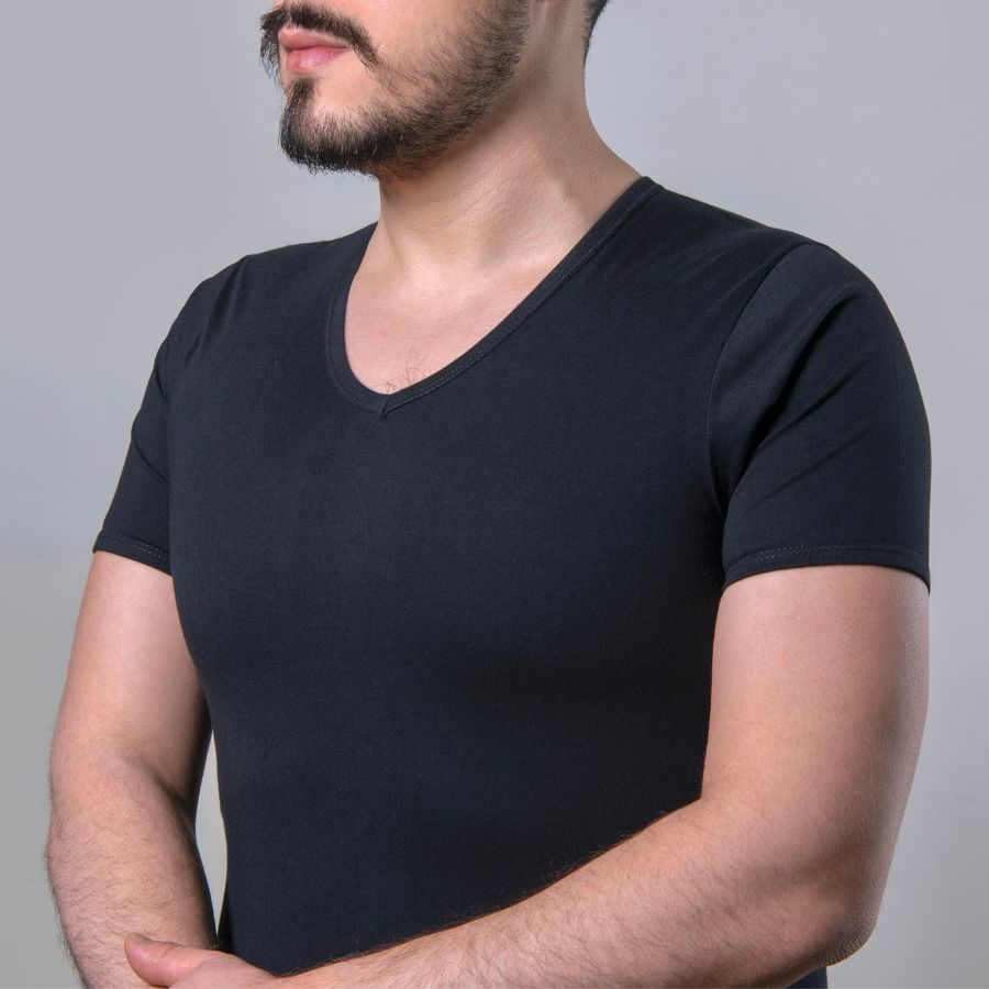 Herren-Unterhemd shirt baumwolle in schwarz | v-ausschnitt von Cotton Majesty | seitenbild