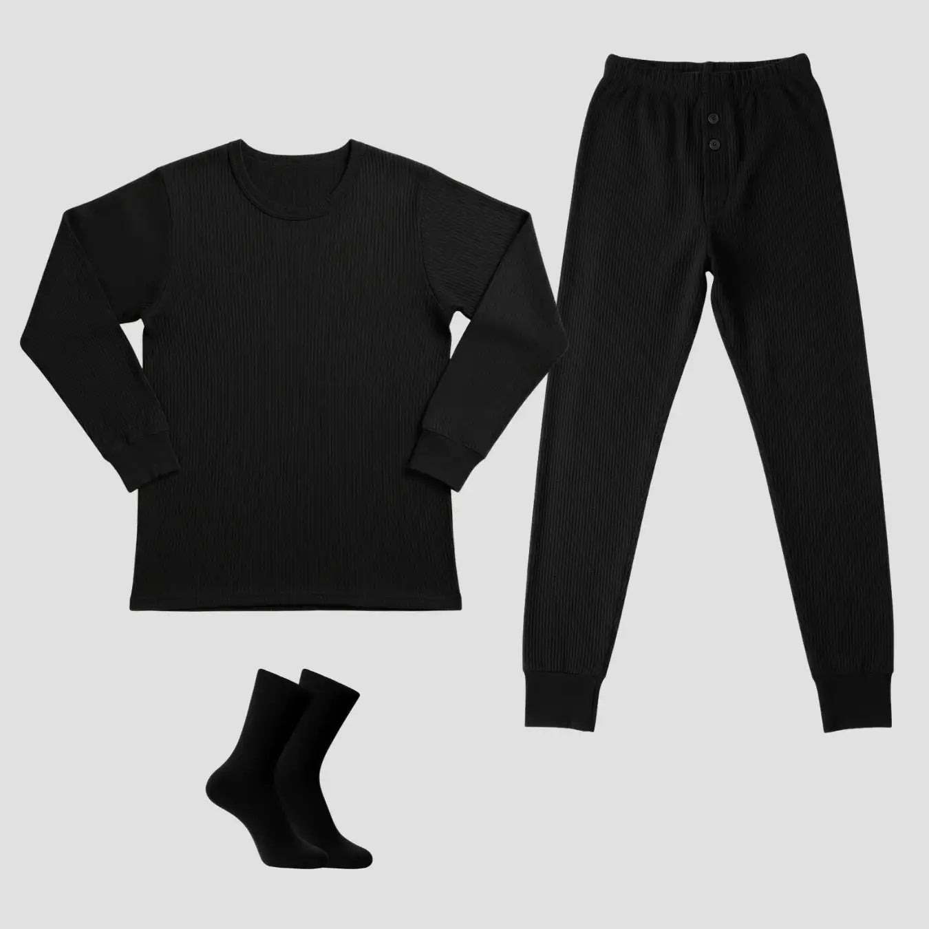 Schwarzes Winter Unterwäsche Set für Herren von Cotton Majesty aus 100 % Baumwolle mit langärmligem Shirt, langer Hose und Socken auf grauem Hintergrund.