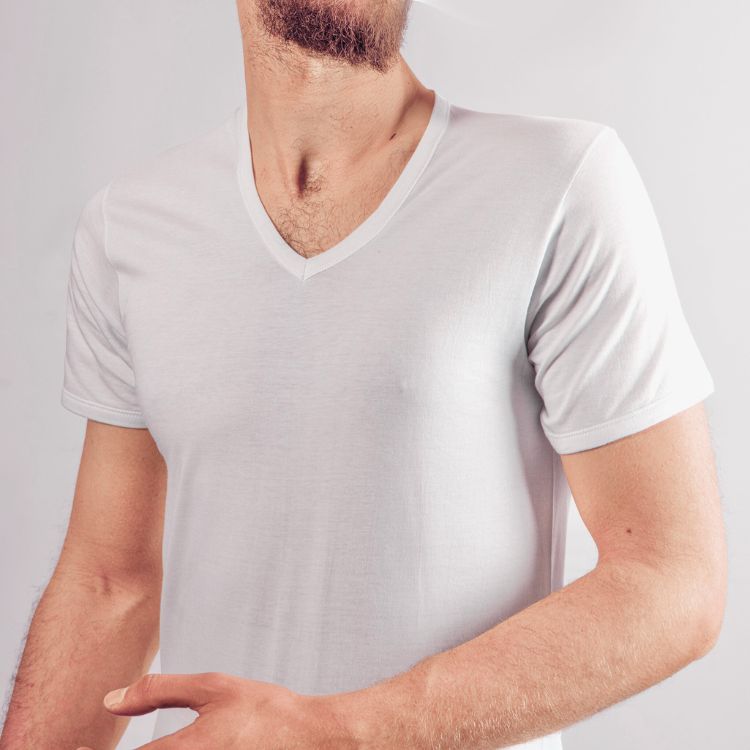 Unterhemden baumwolle weiss | v-ausschnitt für herren Von Cotton Majesty | Frontbild