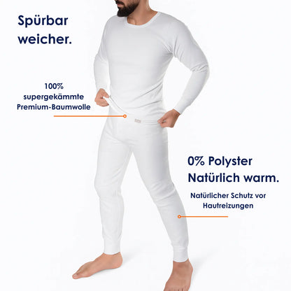 Mann trägt weißes Herren Thermounterwäsche Set aus 100 % Baumwolle ohne Polyester von Cotton Majesty, Ganzkörperansicht im Stehen.