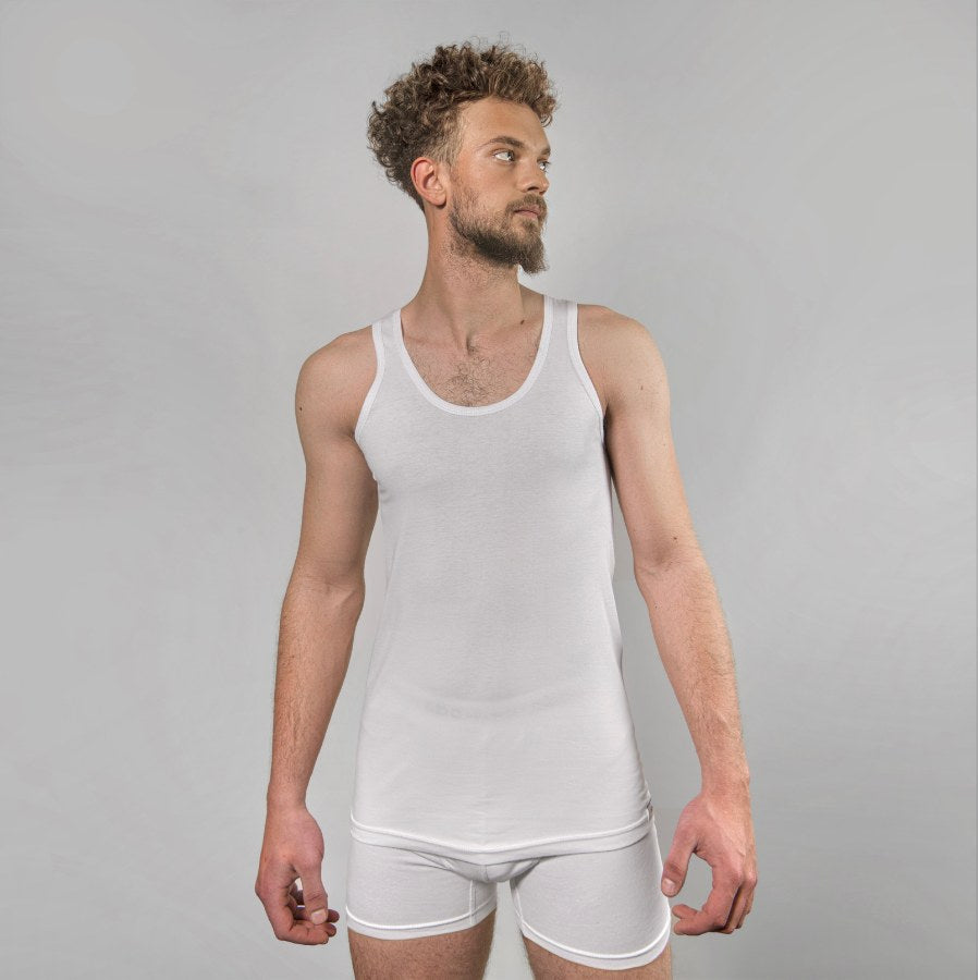 Unterhemden tanktop baumwolle in weiss für herren | Von Cotton Majesty | Frontbild