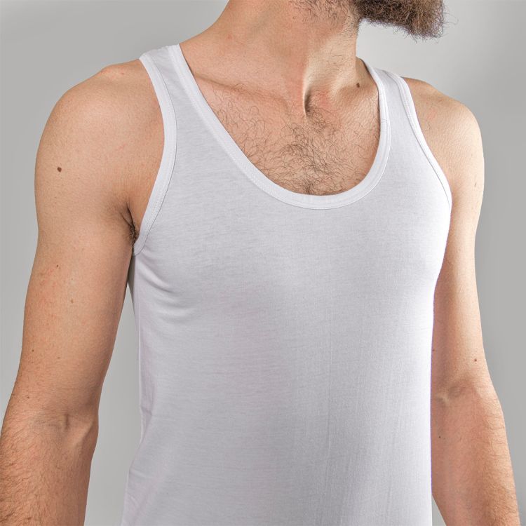 Unterhemden tanktop baumwolle  in weiss für herren | Von Cotton Majesty | Frontbild